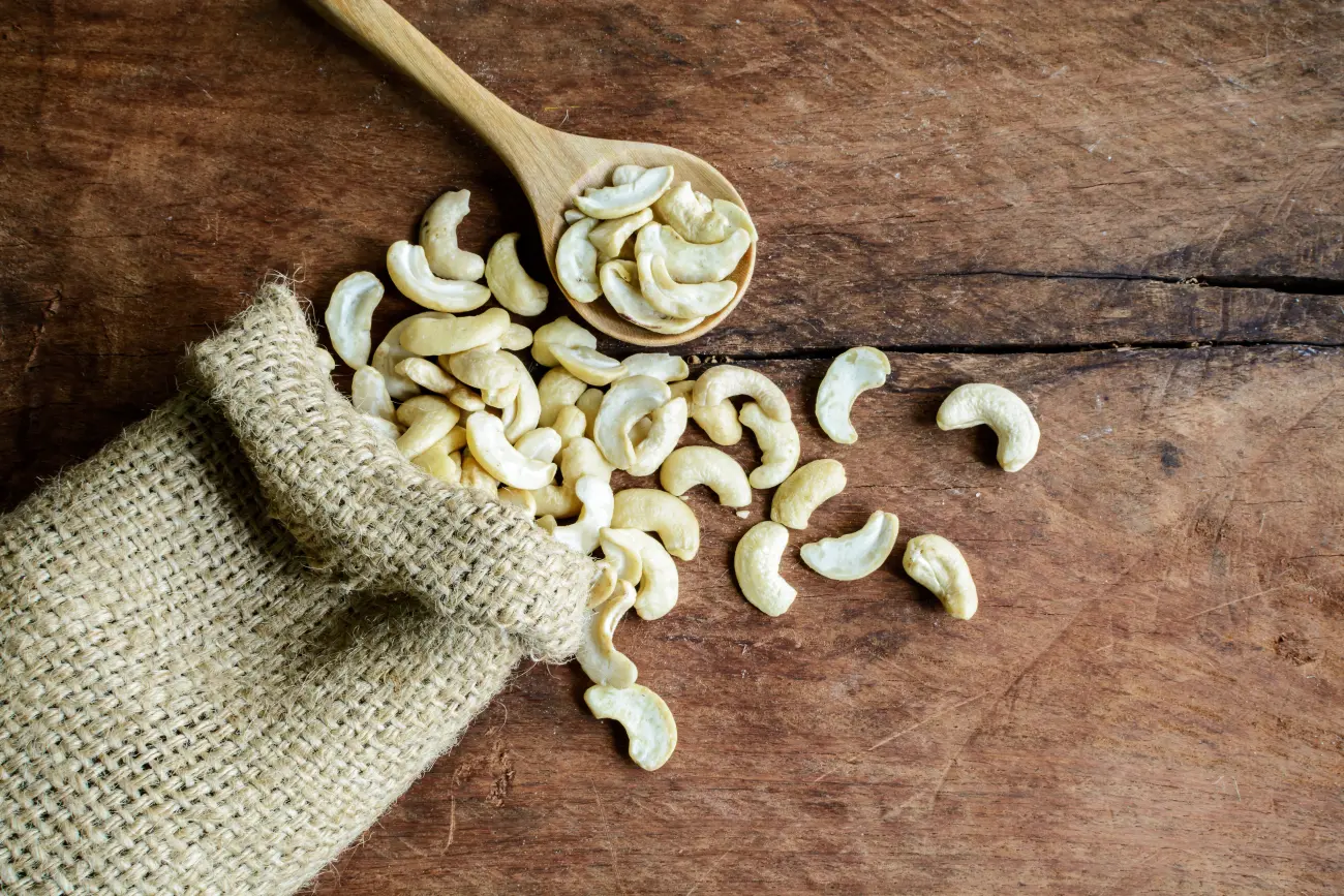 Gdzie kupić świeże orzechy nerkowca online? Sprawdź Delifruits
